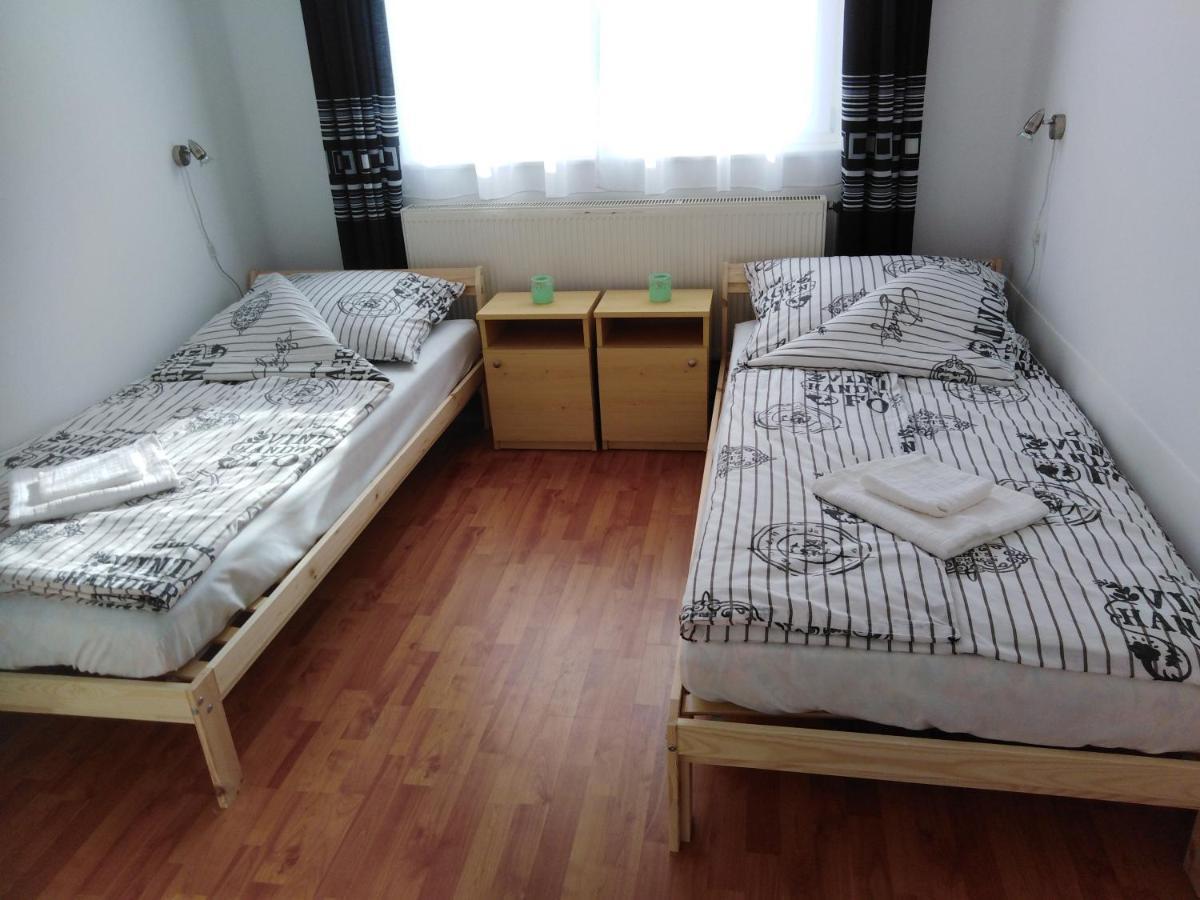 Arinza Apartman Vendeghaz Мезёкёвешд Экстерьер фото