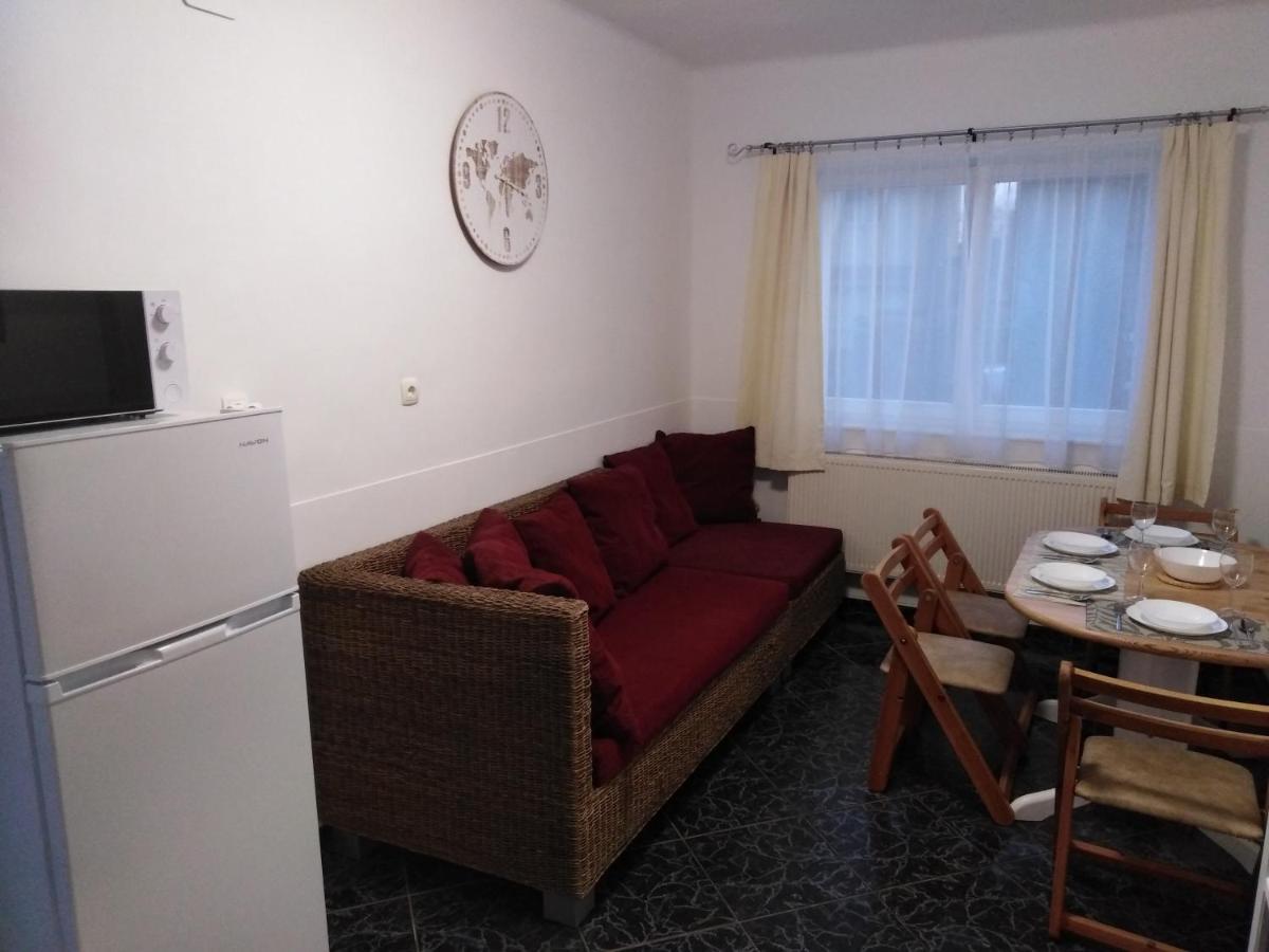 Arinza Apartman Vendeghaz Мезёкёвешд Экстерьер фото