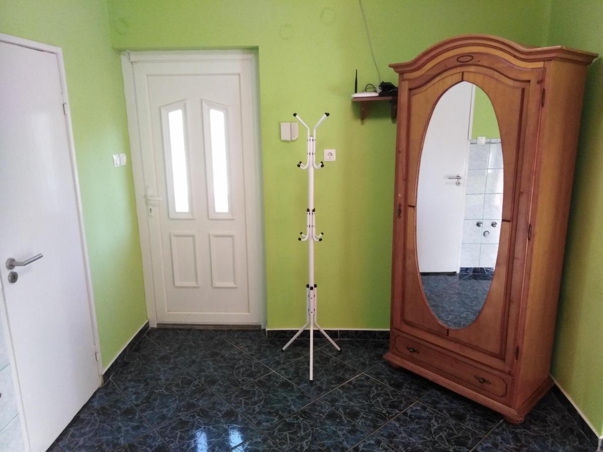 Arinza Apartman Vendeghaz Мезёкёвешд Экстерьер фото