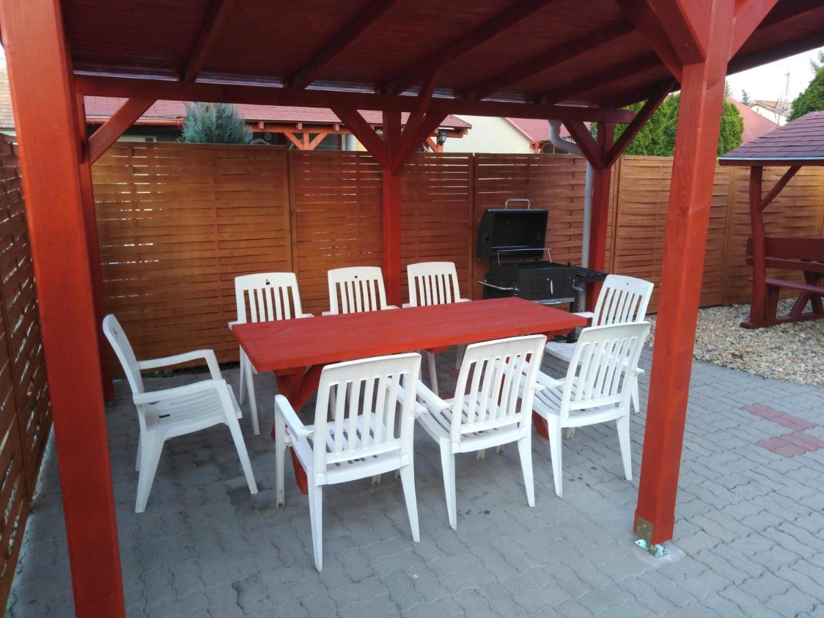 Arinza Apartman Vendeghaz Мезёкёвешд Экстерьер фото