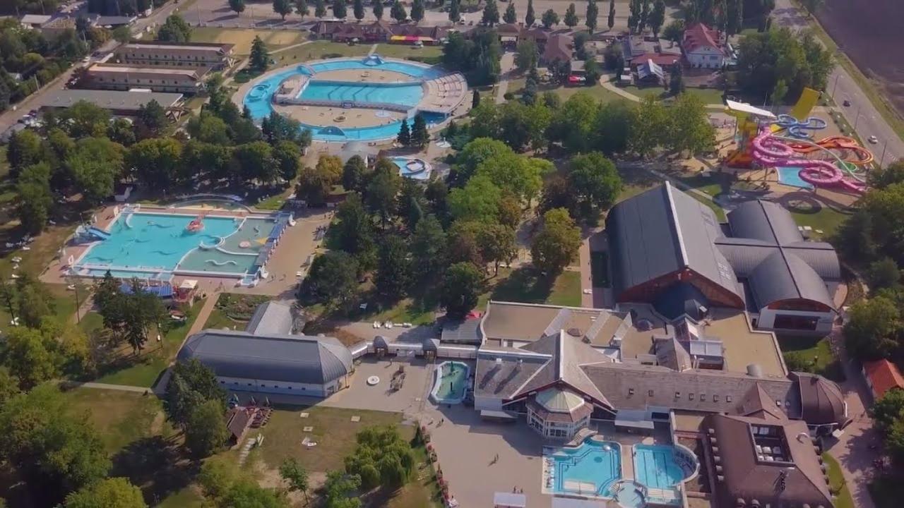 Arinza Apartman Vendeghaz Мезёкёвешд Экстерьер фото
